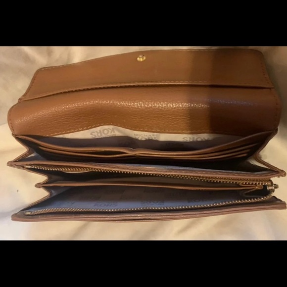 Michael Kors leather handbag and wallet set - Picture 8 of 8